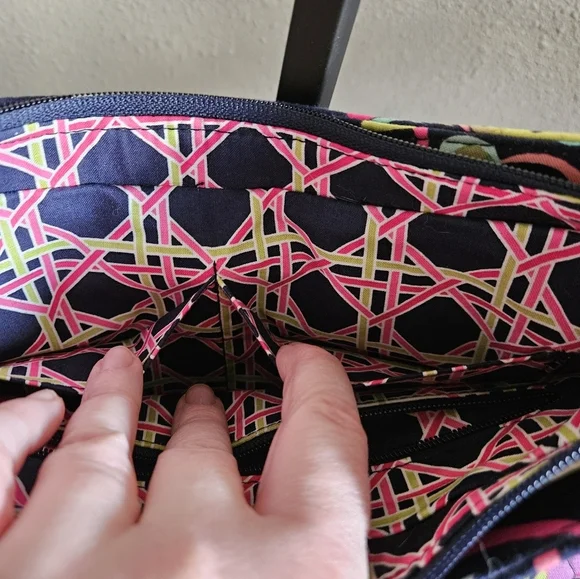 Vera Bradley Floral Quilted Shoulder Bag. - Picture 9 of 10